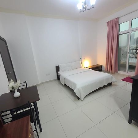 Cozy Rooms And Small Partitions For Men Guests In Dubai Eksteriør billede