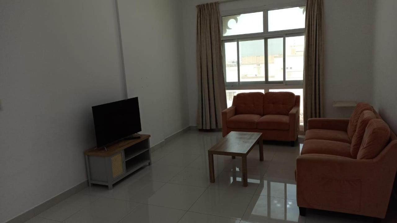 Cozy Rooms And Small Partitions For Men Guests In Dubai Eksteriør billede