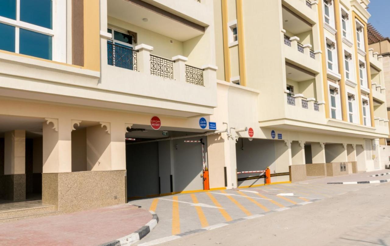 Cozy Rooms And Small Partitions For Men Guests In Dubai Eksteriør billede