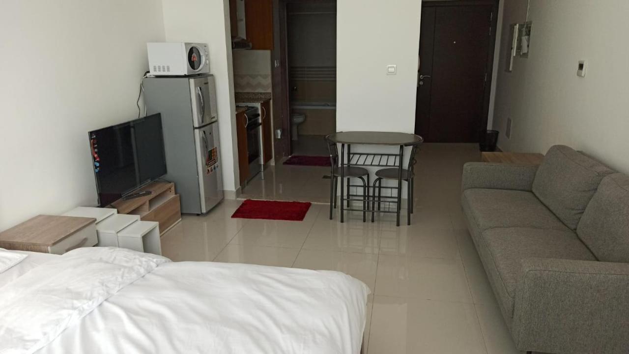 Cozy Rooms And Small Partitions For Men Guests In Dubai Eksteriør billede