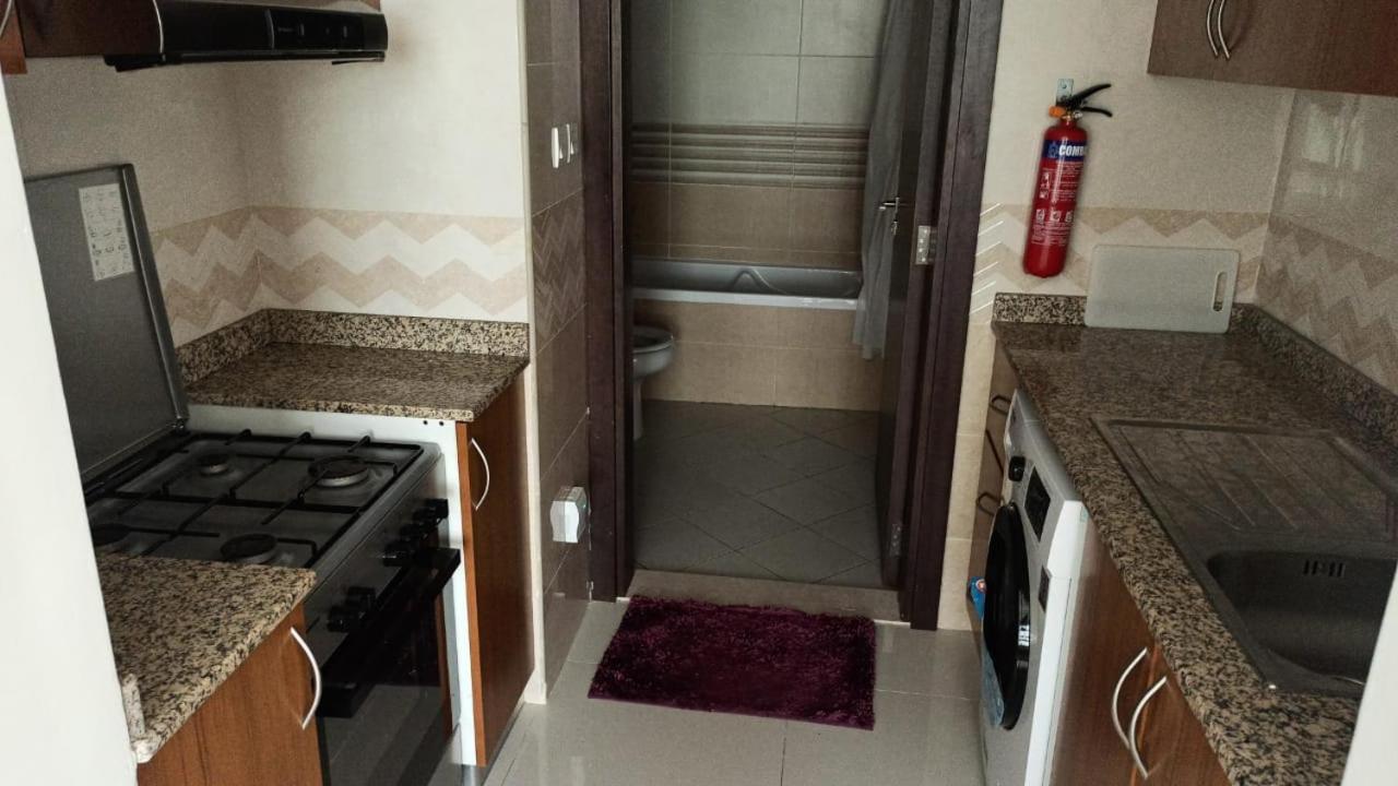 Cozy Rooms And Small Partitions For Men Guests In Dubai Eksteriør billede