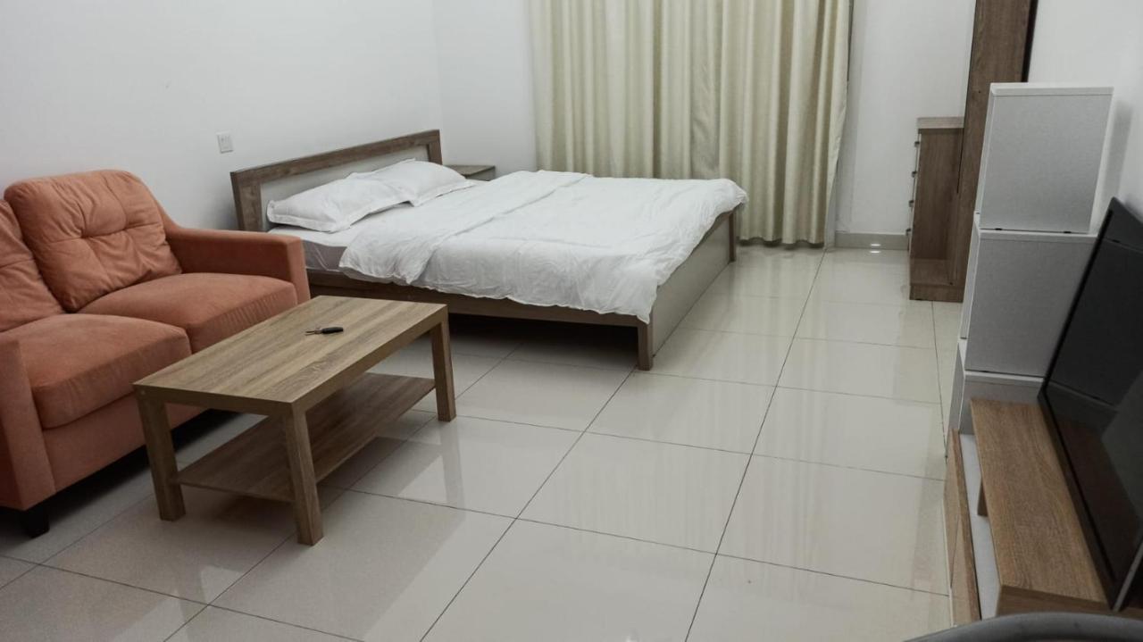 Cozy Rooms And Small Partitions For Men Guests In Dubai Eksteriør billede