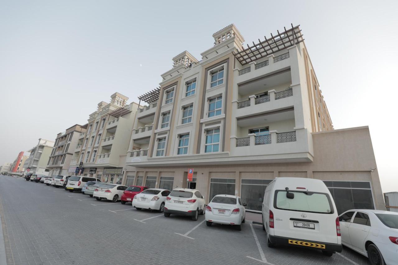 Cozy Rooms And Small Partitions For Men Guests In Dubai Eksteriør billede