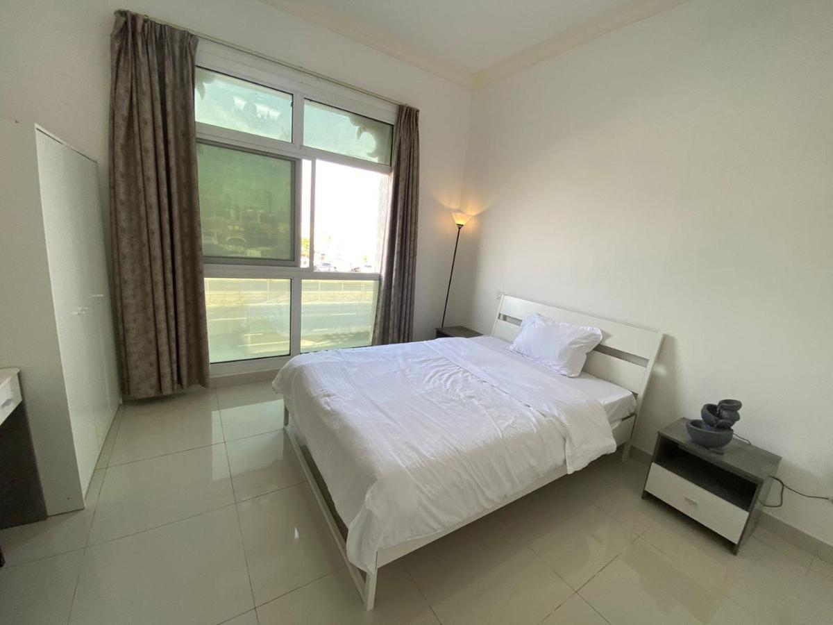 Cozy Rooms And Small Partitions For Men Guests In Dubai Eksteriør billede