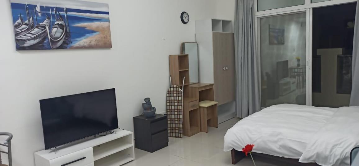 Cozy Rooms And Small Partitions For Men Guests In Dubai Eksteriør billede