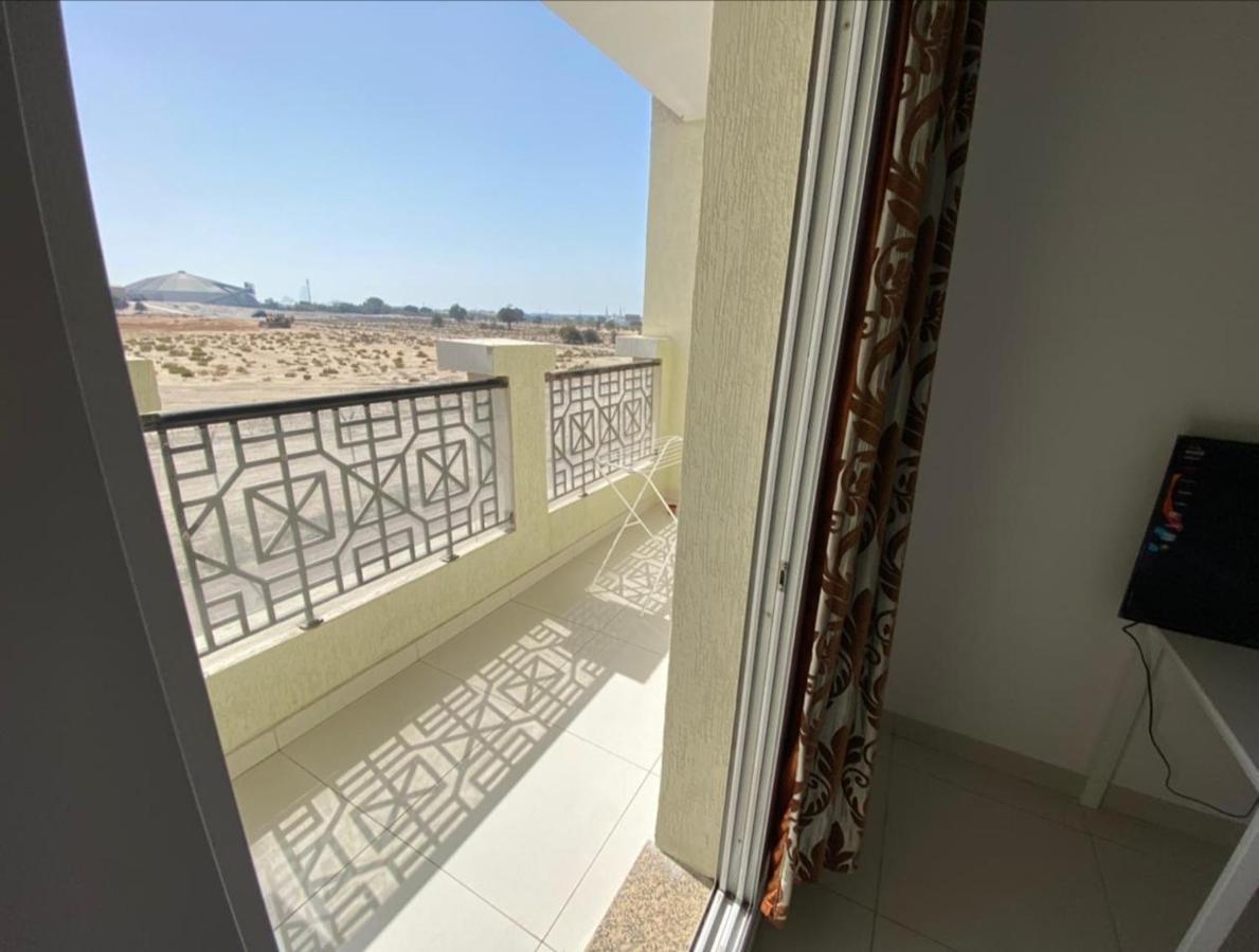 Cozy Rooms And Small Partitions For Men Guests In Dubai Eksteriør billede