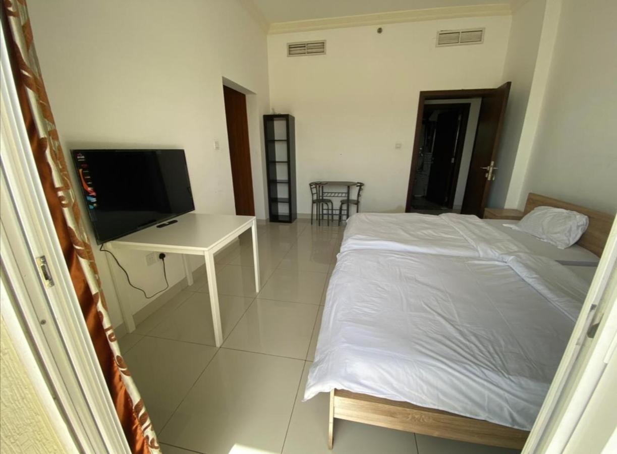 Cozy Rooms And Small Partitions For Men Guests In Dubai Eksteriør billede