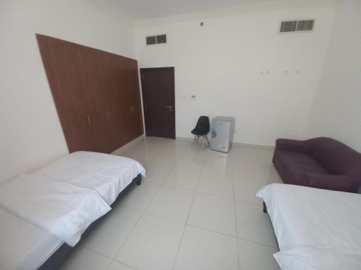 Cozy Rooms And Small Partitions For Men Guests In Dubai Eksteriør billede