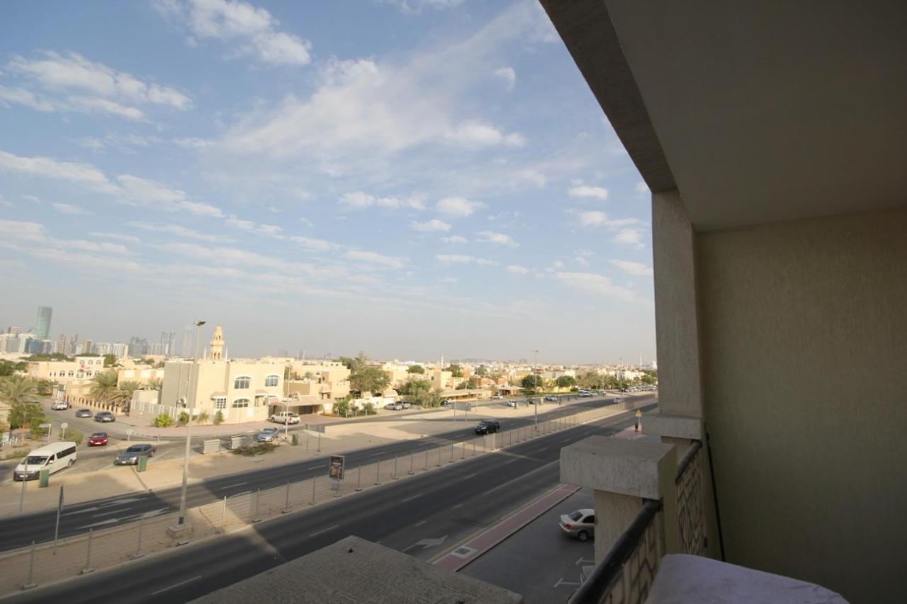 Cozy Rooms And Small Partitions For Men Guests In Dubai Eksteriør billede