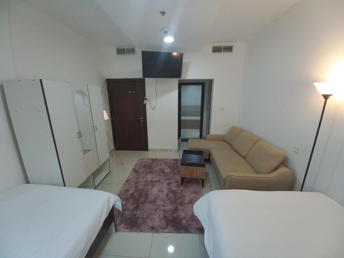 Cozy Rooms And Small Partitions For Men Guests In Dubai Eksteriør billede
