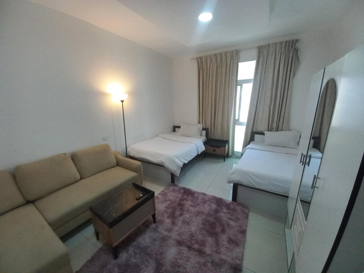 Cozy Rooms And Small Partitions For Men Guests In Dubai Eksteriør billede