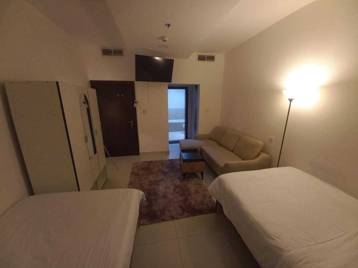 Cozy Rooms And Small Partitions For Men Guests In Dubai Eksteriør billede