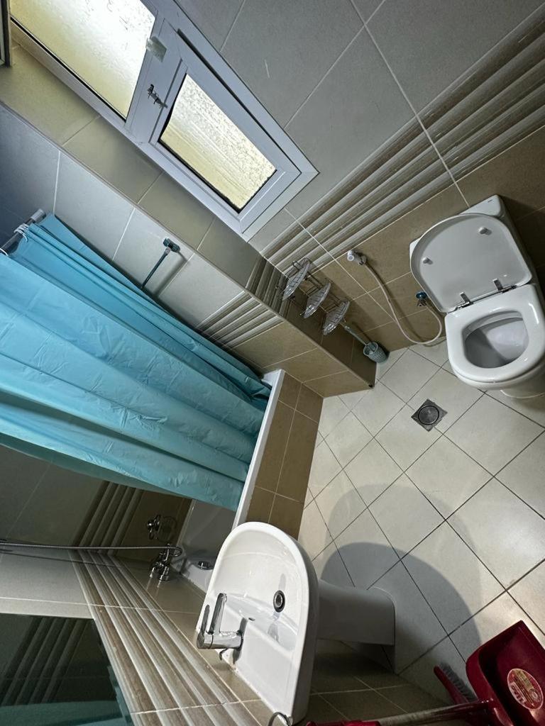 Cozy Rooms And Small Partitions For Men Guests In Dubai Eksteriør billede