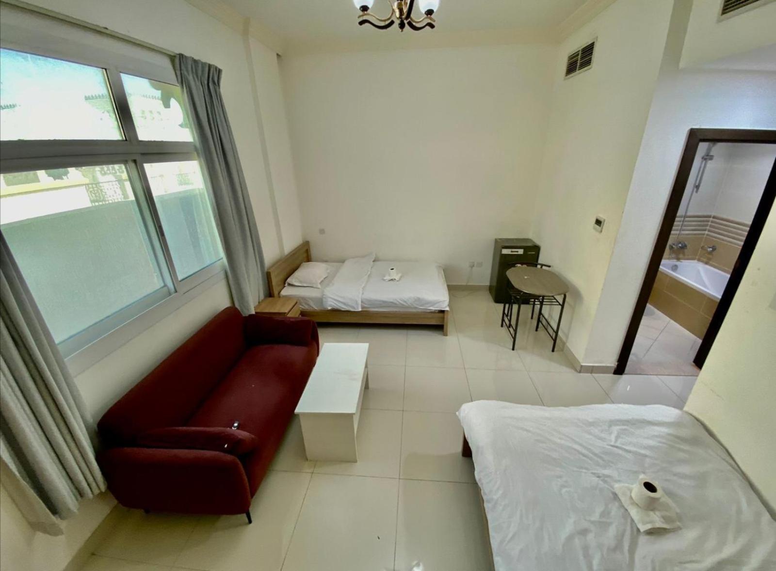 Cozy Rooms And Small Partitions For Men Guests In Dubai Eksteriør billede