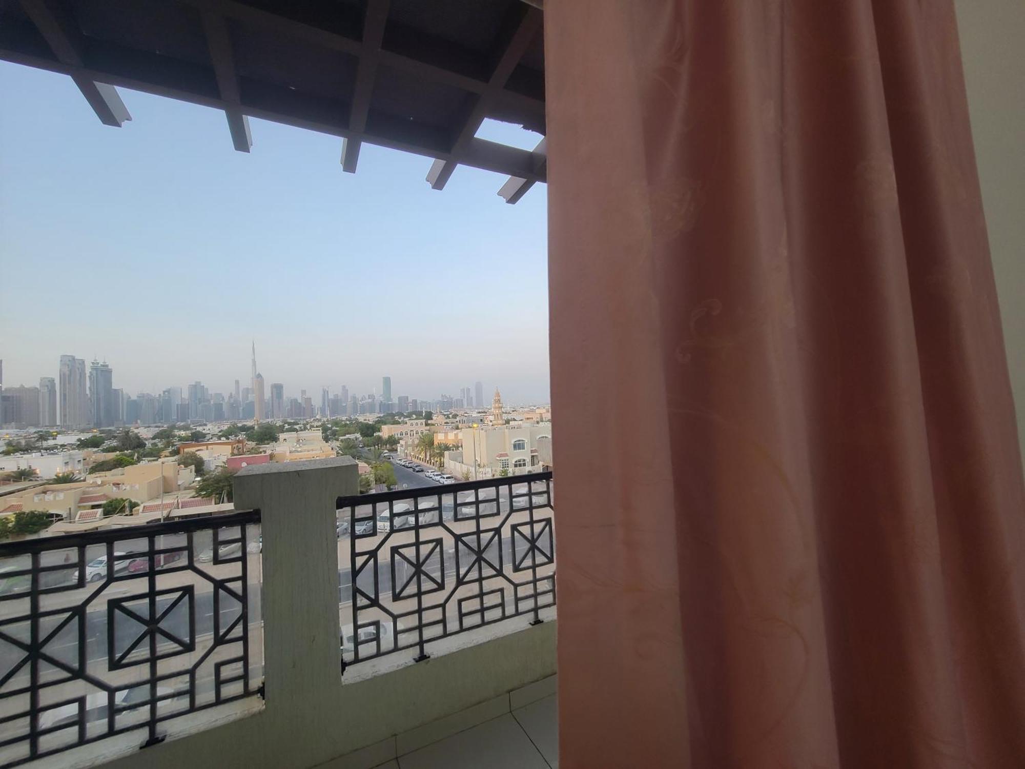 Cozy Rooms And Small Partitions For Men Guests In Dubai Eksteriør billede