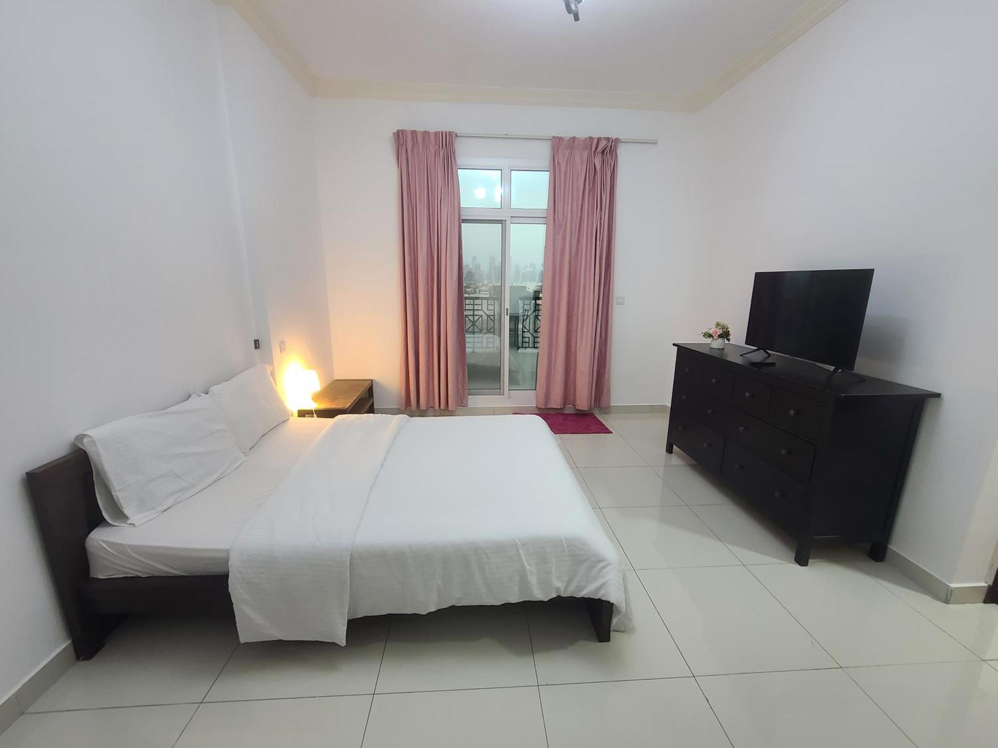 Cozy Rooms And Small Partitions For Men Guests In Dubai Eksteriør billede