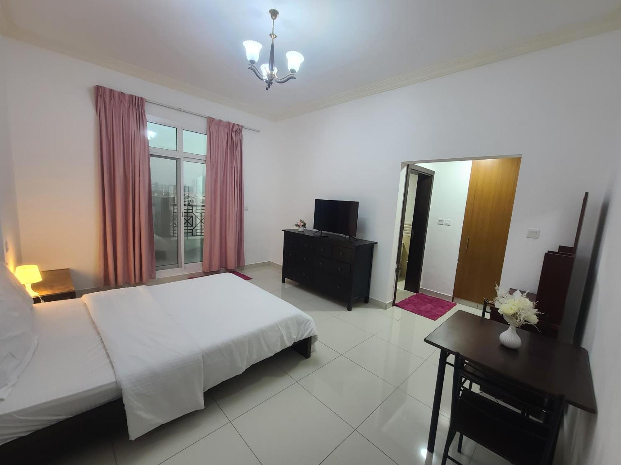 Cozy Rooms And Small Partitions For Men Guests In Dubai Eksteriør billede